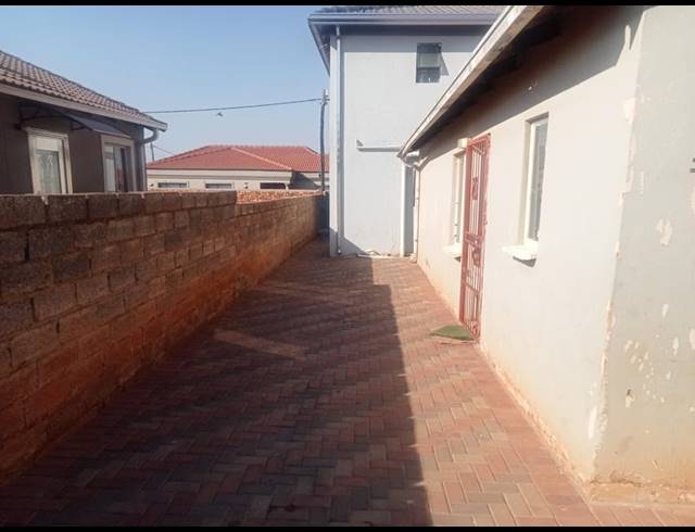 9 BEDROOM HOUSE FOR SALE IN PROTEA GLEN